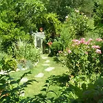 Beautiful Large Stylish Centrally Located In * Pons