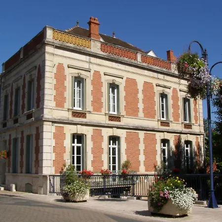 Beautiful Large Stylish Centrally Located In Semesterbostad