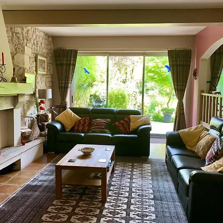 Сasa de vacaciones Beautiful Large Stylish Centrally Located In Pons