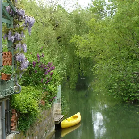 Beautiful Large Stylish Centrally Located In * Pons