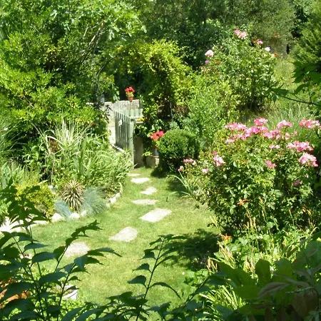 Beautiful Large Stylish Centrally Located In * Pons