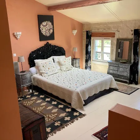 Beautiful Large Stylish Centrally Located In *