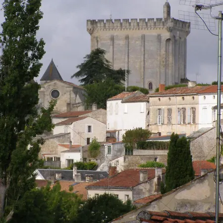 Beautiful Large Stylish Centrally Located In Holiday home Pons