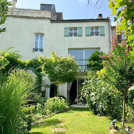 Beautiful Large Stylish Centrally Located In * Pons