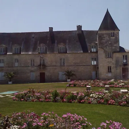 Beautiful Large Stylish Centrally Located In بيت للعطل *