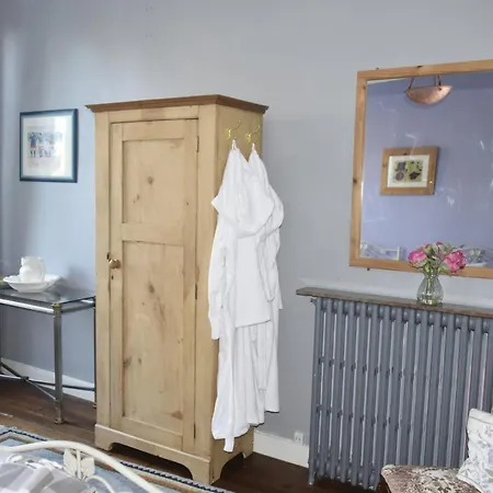 Beautiful Large Stylish Centrally Located In بيت للعطل