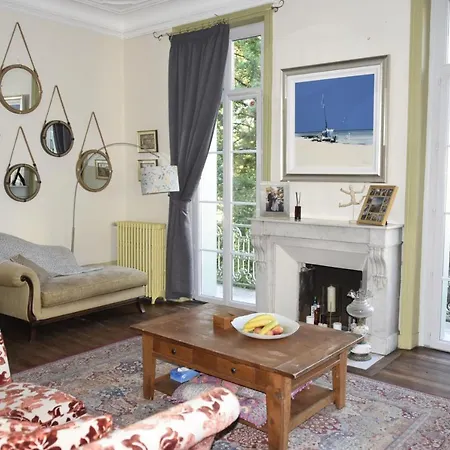 Beautiful Large Stylish Centrally Located In بيت للعطل