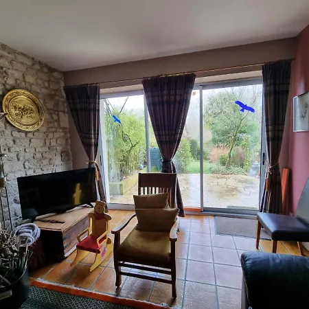 Beautiful Large Stylish Centrally Located In *