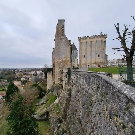 Beautiful Large Stylish Centrally Located In بيت للعطل بونس