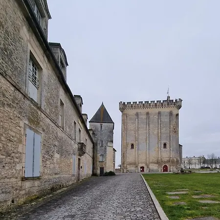 Beautiful Large Stylish Centrally Located In Pons