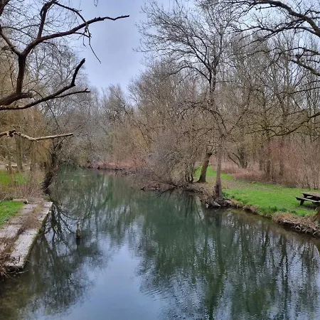 Beautiful Large Stylish Centrally Located In *