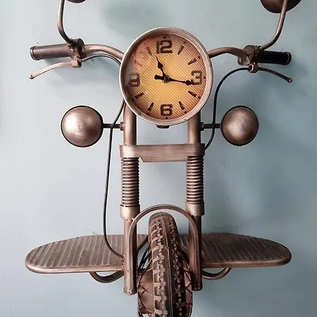 Beautiful Large Stylish Centrally Located In بيت للعطل