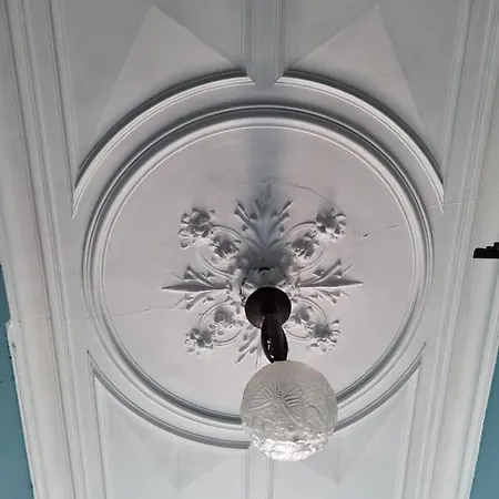 Dom wakacyjny Beautiful Large Stylish Centrally Located In *