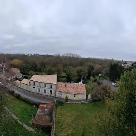 Beautiful Large Stylish Centrally Located In Pons