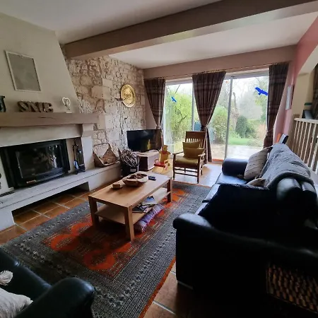 Beautiful Large Stylish Centrally Located In * Pons