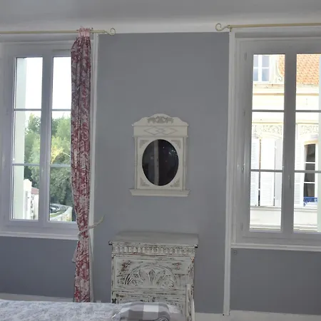 Beautiful Large Stylish Centrally Located In