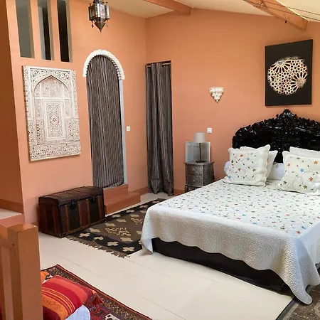 Beautiful Large Stylish Centrally Located In Pons