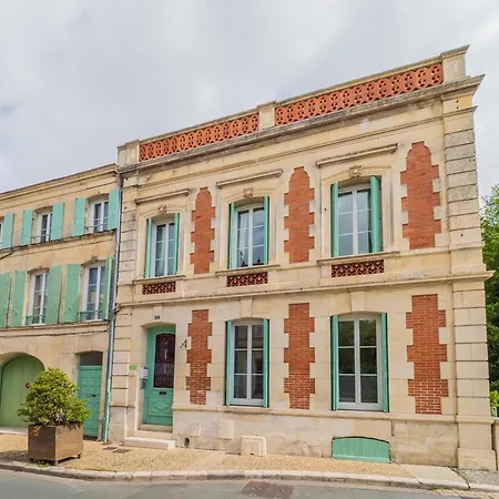 Beautiful Large Stylish Centrally Located In