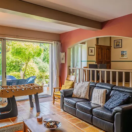 Beautiful Large Stylish Centrally Located In