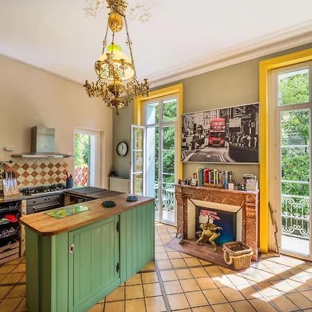 Beautiful Large Stylish Centrally Located In بيت للعطل *