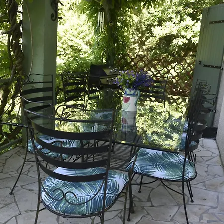 Сasa de vacaciones Beautiful Large Stylish Centrally Located In Pons