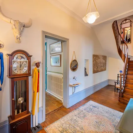 Beautiful Large Stylish Centrally Located In