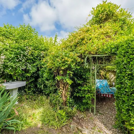 Beautiful Large Stylish Centrally Located In Pons