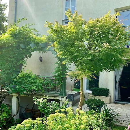 Beautiful Large Stylish Centrally Located In