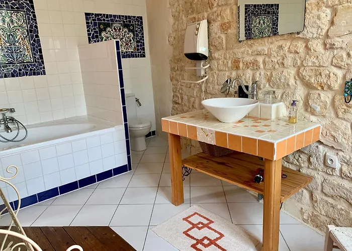 Beautiful Large Stylish Centrally Located In