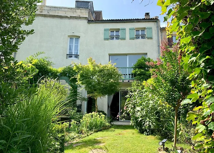 Beautiful Large Stylish Centrally Located In * Pons